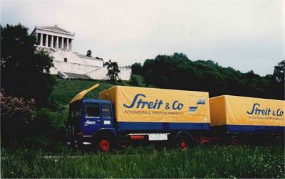 Streit+Co Regensburg Historie LKW vor der Walhalla Donaustauf